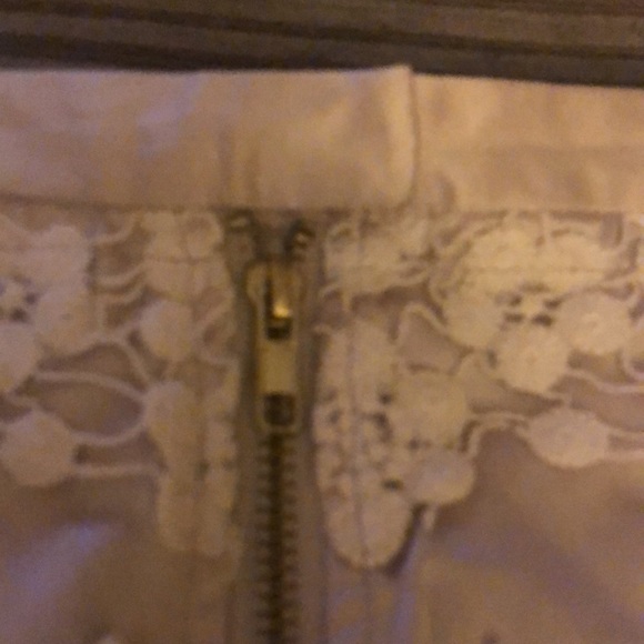 Beautiful satin and lace skirt - Picture 5 of 8